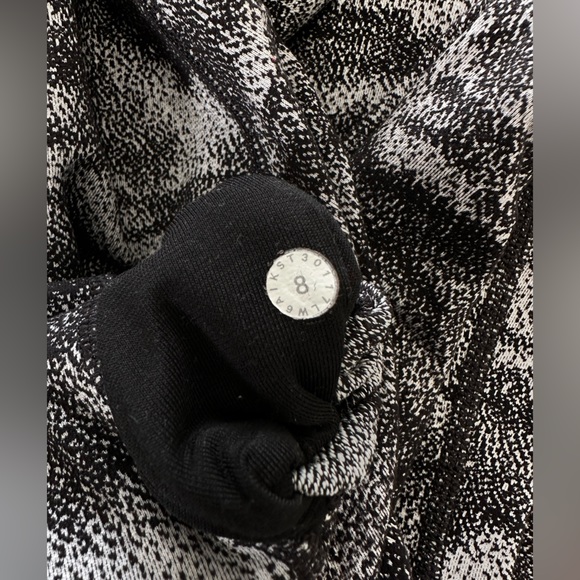 Lululemon Wunder Under Crop Pants Size 8 - Picture 5 of 5